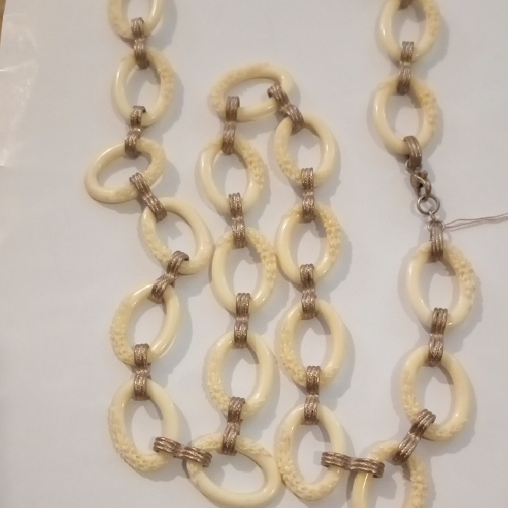 A Vintage Singed MONET LONG ENGRAVED CELLULOID NECKLACE. IVORY. 34" SB.38